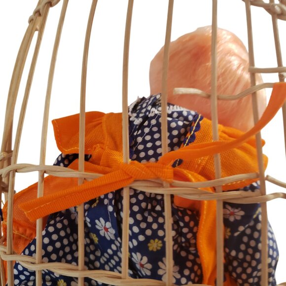 Funky Doll Wicker Hanging Chair Thumb Sucking Big Eyes Vintage 1960s-1970s Odd - Picture 4 of 6